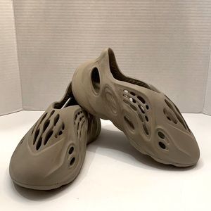 Like New Adidas Yeezy FoamRnnr - Size 7